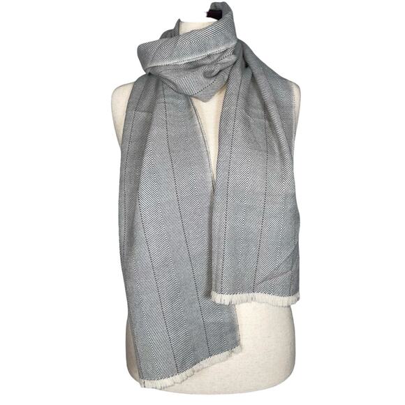 AYMA Argentina Gray Herringbone Pattern Scarf - Picture 1 of 4